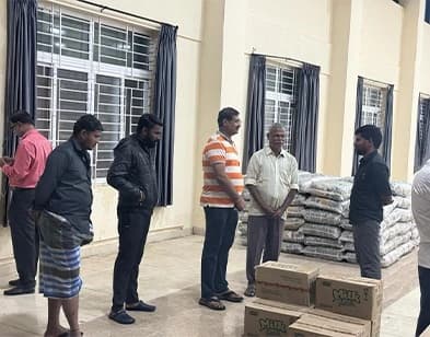 Iruttukadai Provides Bread &Water for Flood-Affected People 2